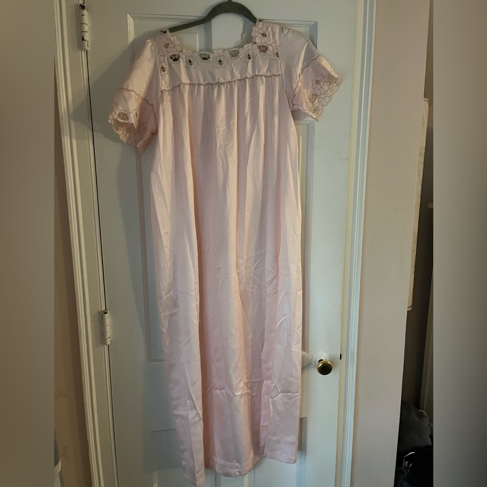 Women’s Vintage  BERT YELIN FOR IRIS Pink Nightgown sz S